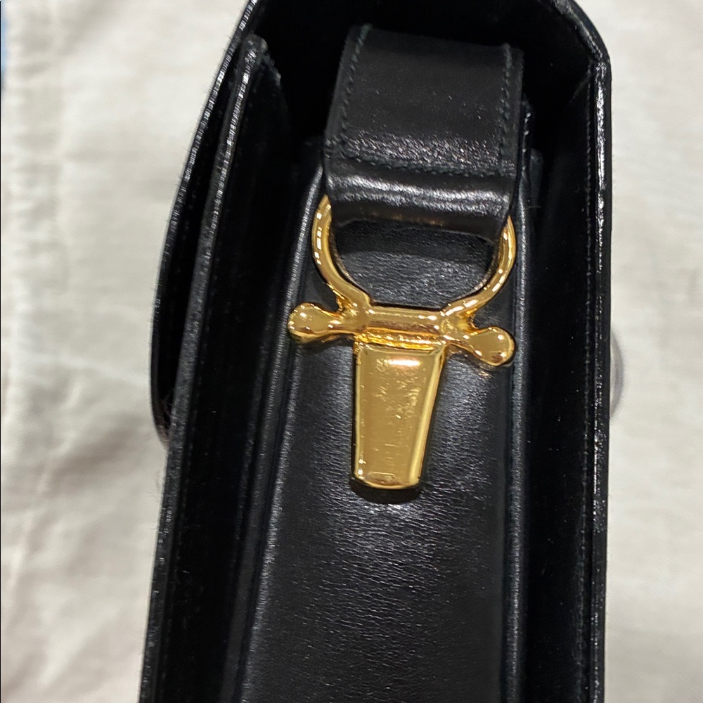 Vintage Celine Chic Black Leather Bag with Gold Accents - Picture 5 of 14